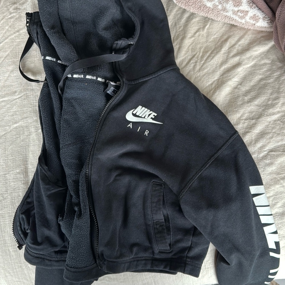 Nike- s. Cropped zip up